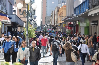 Campanha “Quinzena do Cliente” já tem mais de 100 lojas com descontos de até 50% em Florianópolis