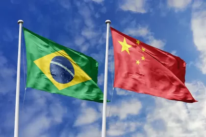 China e Brasil: O mito da mão de obra sem direitos e as verdadeiras razões da competitividade chinesa